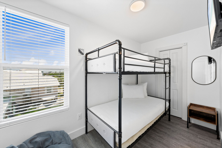 Room 4, Pipedreams West, Baldwin