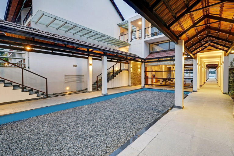 Property grounds 2, Suite With Sea View Palette Sealine, Ernakulam