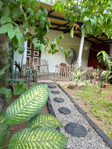 Others 5, Dana's Villa, Habaraduwa