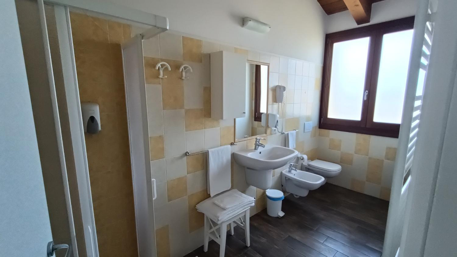Bathroom 2, La Valle, Rimini