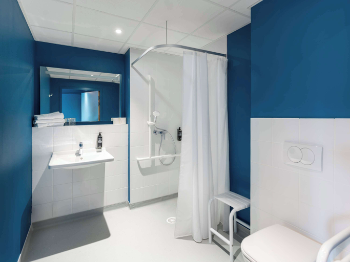 Bathroom 3, Ibis Budget Morlaix, Finistère