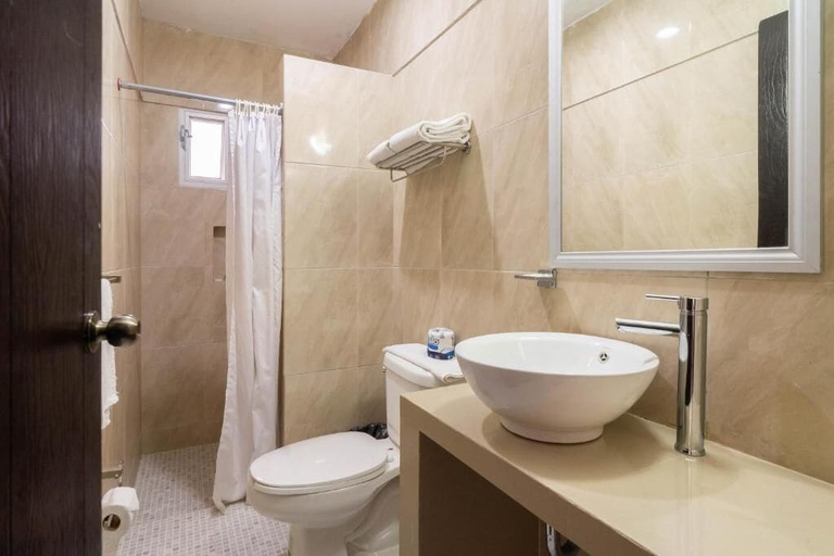 Bathroom 4, Azteca Inn, Mazatlán