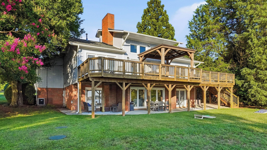 Exterior & Views 2, Ponderosa Pointe by Avantstay Boathouse + Views, Iredell