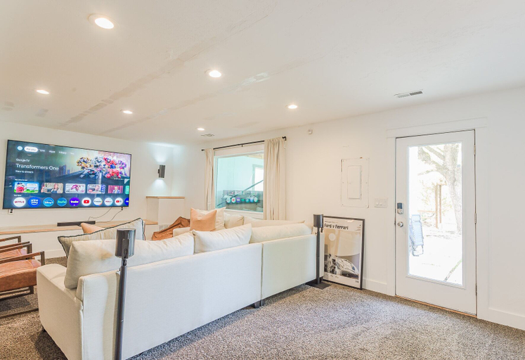 Interior 5, 72 S Orem Upstairs Only, Utah
