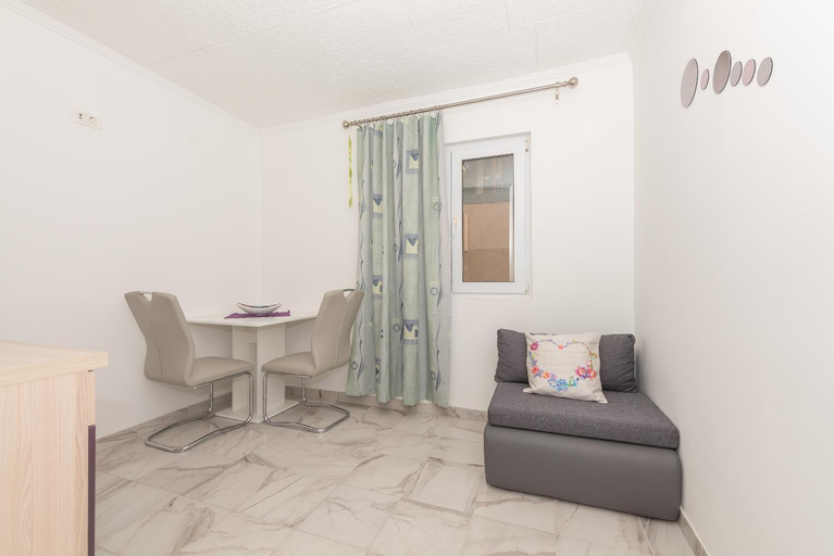 Others 5, Apartments Calla, Makarska