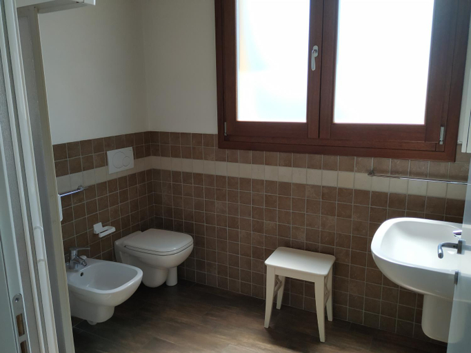 Bathroom 5, La Valle, Rimini