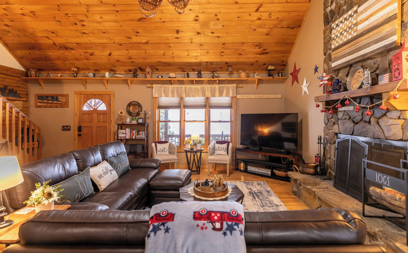 Interior 4, Country Life, Watauga