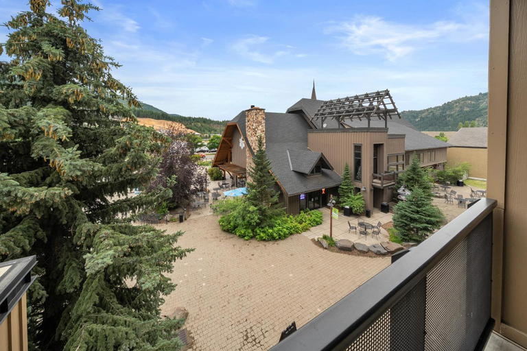 Exterior & Views