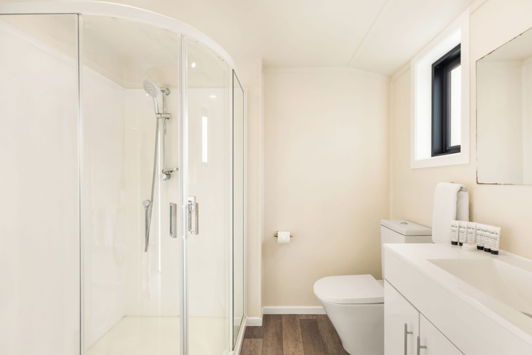 Bathroom 3, Queenstown Motel Apartments, Queenstown-Lakes