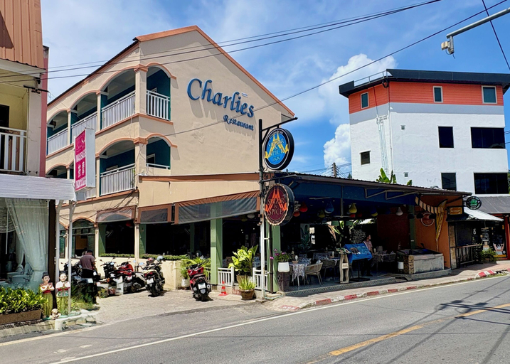 Exterior & Views