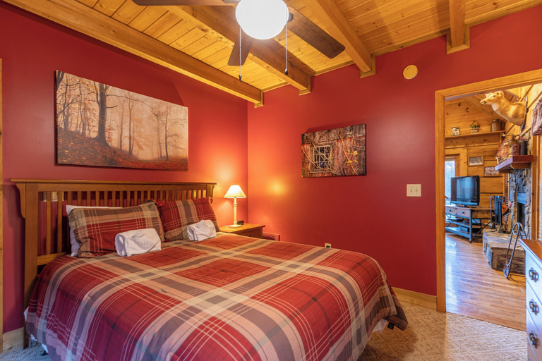 Interior 2, Apple Cove, Watauga