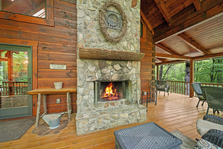 Interior 5, Log Heaven, Watauga