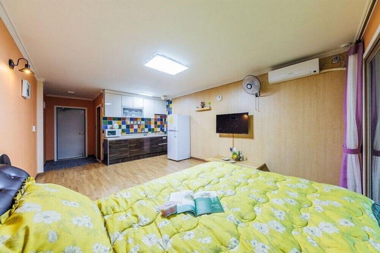 Bedroom 4, Jangsa Solbat Pension, Yeongdeok
