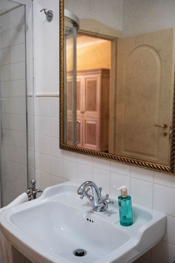Bathroom 5, Albergo Castiglione Langhe, Cuneo