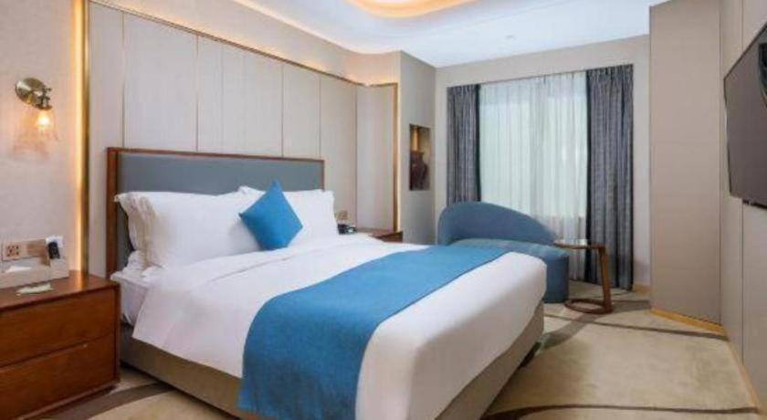 Bedroom 2, Howard Johnson Leonora Plaza Shanghai, Shanghai