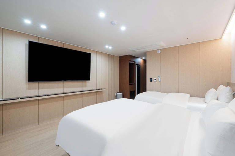 Room 5, Zenith Hotel, Jecheon