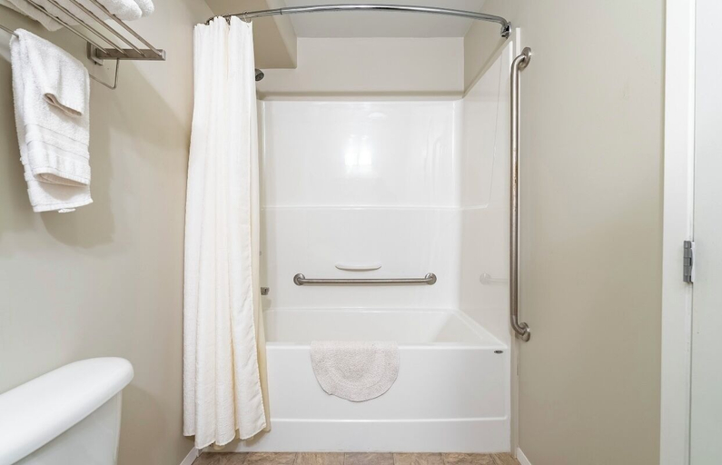 Bathroom 5, Vanscoy Motel, Division No. 12