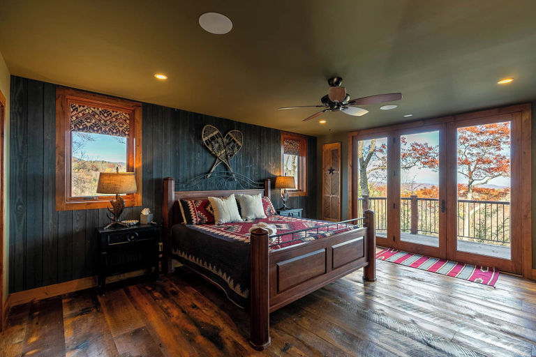 Interior 5, Bailey's Creek Lodge, Caldwell