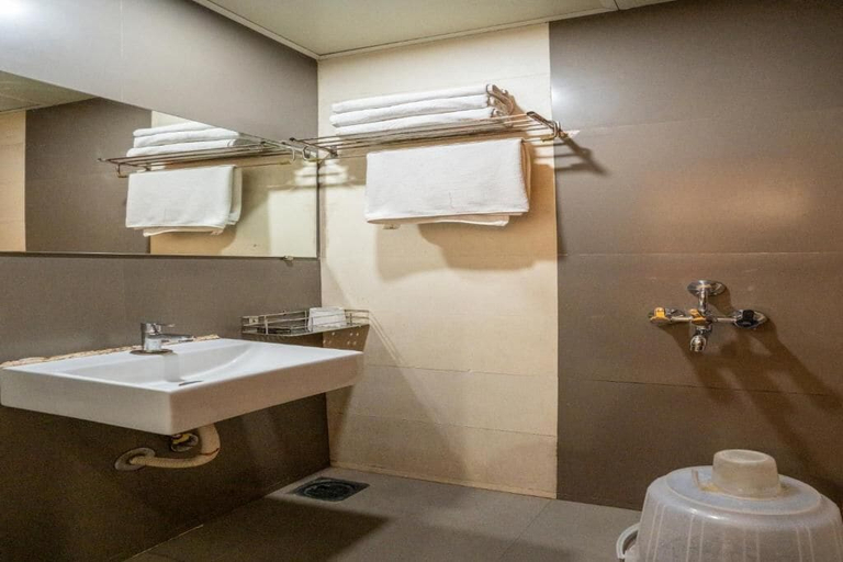 Bathroom 5, Hotel Royace Executive By Glitz Hotels, Mumbai Suburban