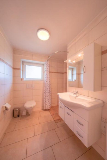 Bathroom 4, Heimeliger Doppelbungalow mit Terrasse im Ferienpark Mirow, Mecklenburgische Seenplatte