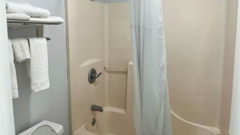 Bathroom 3, Studio 6 Suites Opelousas, LA, Saint Landry