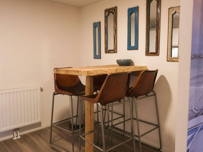 Dining, Tiny Beach House 2