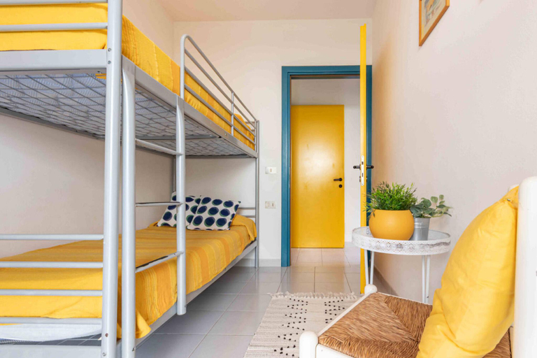Bedroom 2, Three-room flat with private garden - By Beahost Rentals, Venezia