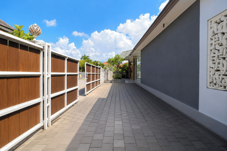 Property grounds, OYO 95299 Hotel Gren, Tegal