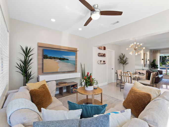Interior 5, Surf, Sun & Sea, Broward