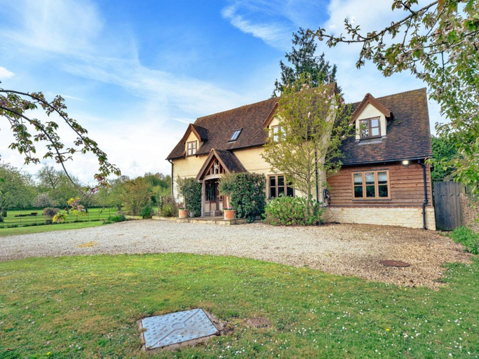 Exterior 4, Luxury Cotswolds Cottage for 7, Worcestershire