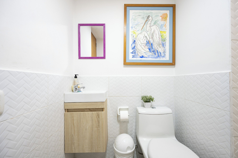 Bathroom 3, El Templo Surf House, Lima