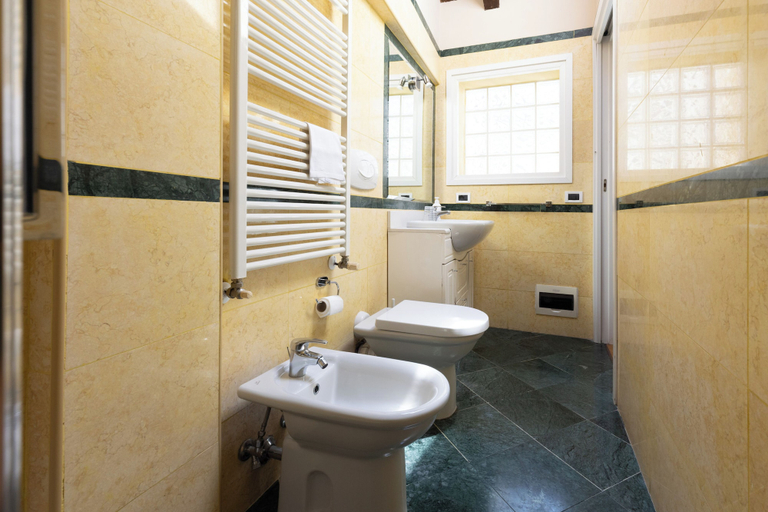 Bathroom 4, BolognaRoomscom - Santo Stefano Apartments, Bologna
