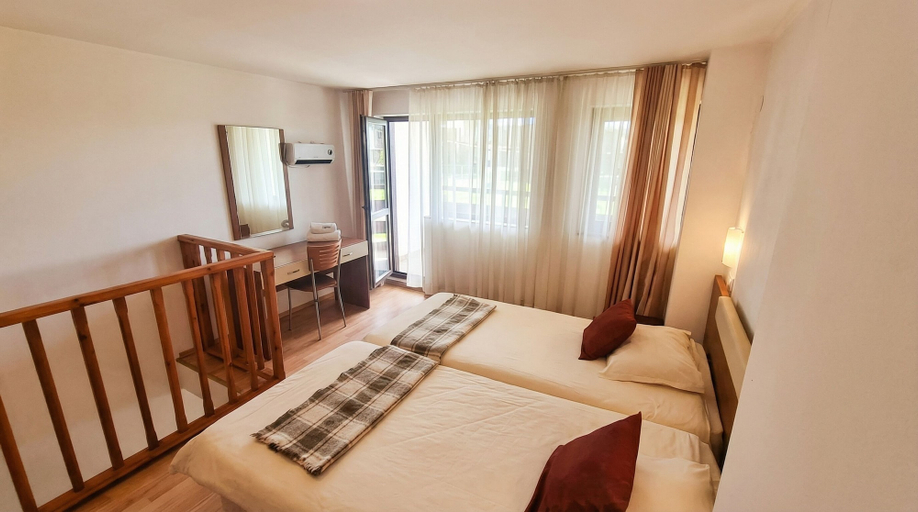 Room 2, 1BR Bright 300mbps Wifi Duplex - Two Floors, Bansko
