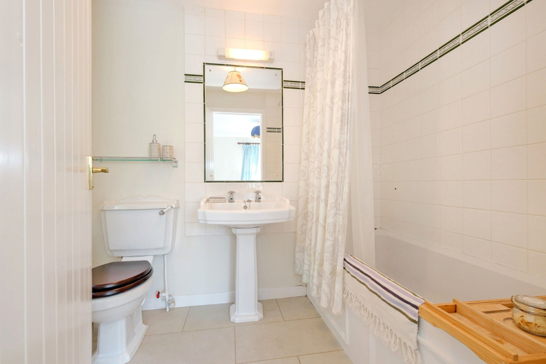 Bathroom 3, Cosy Aberdeenshire Stone Cottage, Aberdeenshire