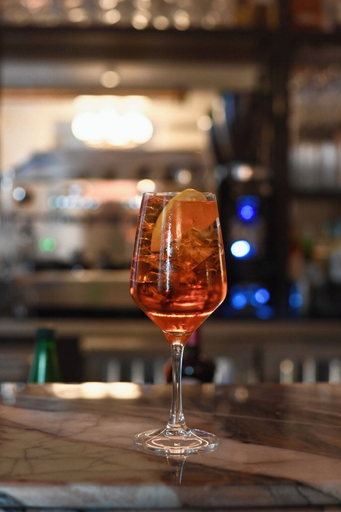 Food & Drinks 5, Local 101 Beaurepaire, Paris