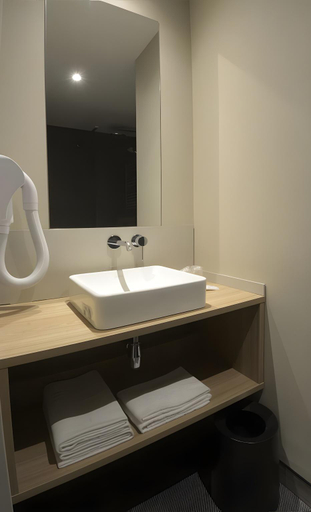 Bathroom 4, 37 Lodge La Défense Courbevoie, Hauts-de-Seine