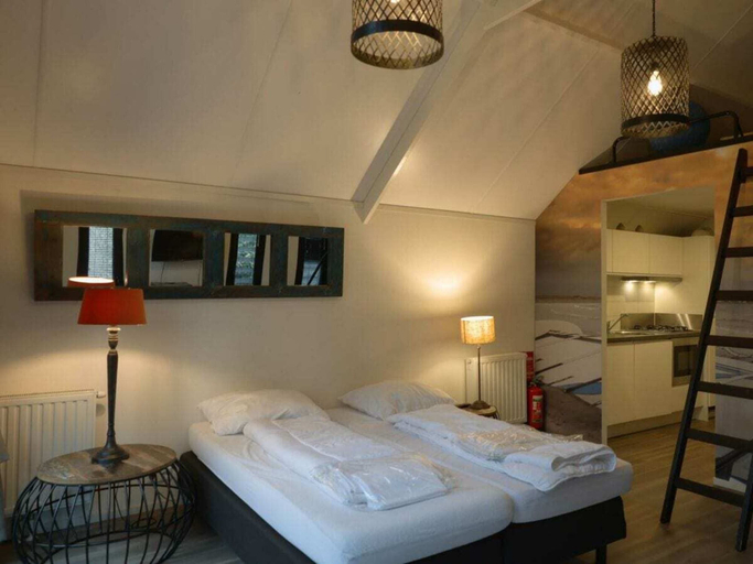 Room 3, Tiny Beach House 2