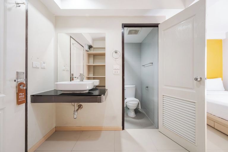 Bathroom 4, La Porte Pratunam Hotel, Ratchathewi
