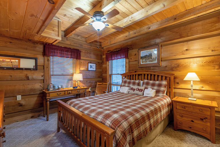 Interior 4, Apple Cove, Watauga
