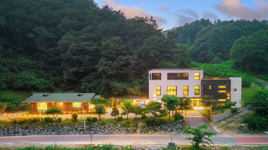 Exterior & Views 2, Gapyeong Youkids Poolvilla, Chuncheon