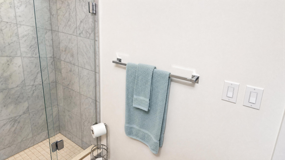 Bathroom 5, Solara Lane Suites, Toronto