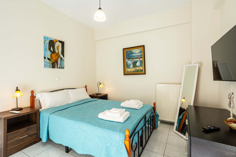 Room 4, Kyparissia Modern Home Serene Views Calm Vibes, Peloponnese