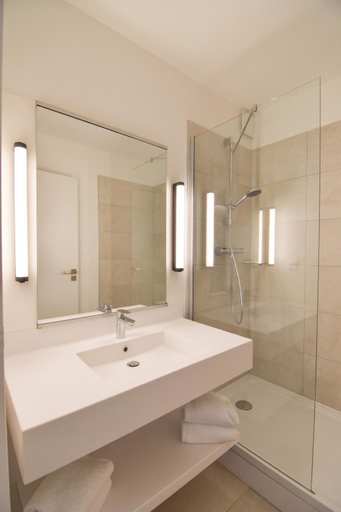 Bathroom 4, Kyriad Lannion Perros-Guirec, Côtes-d'Armor