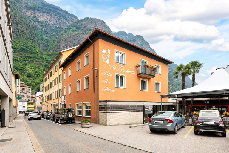 Exterior & Views