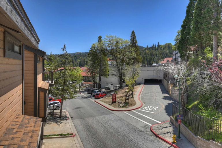 Parking, Village Lakefront Paradise, San Bernardino