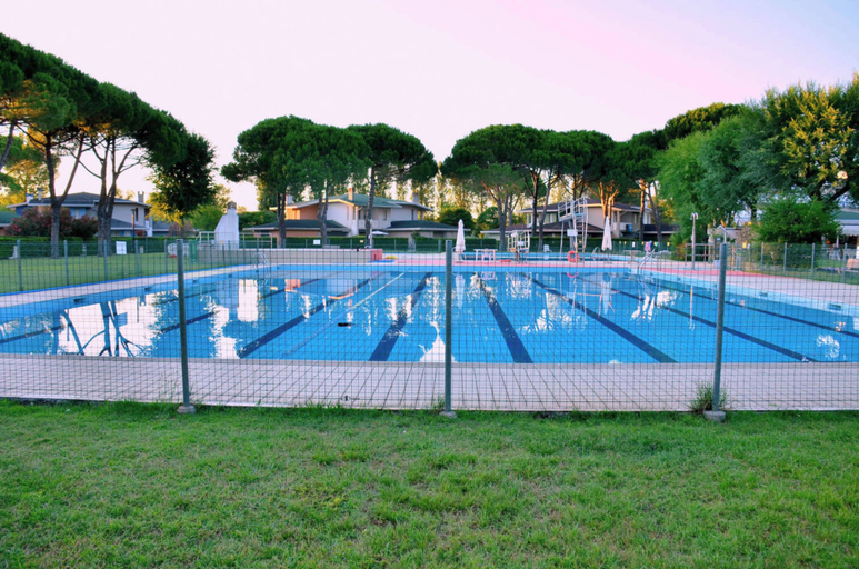 Pool 2, Holiday Home With Pool, Garden and Fireplace, Venezia