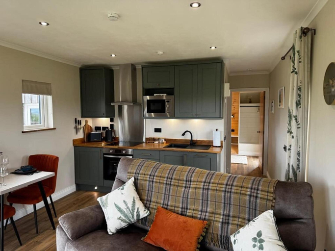 Living area 3, Luxury Skye Cabin - Loch & Cuillin Mountain Views, Highland