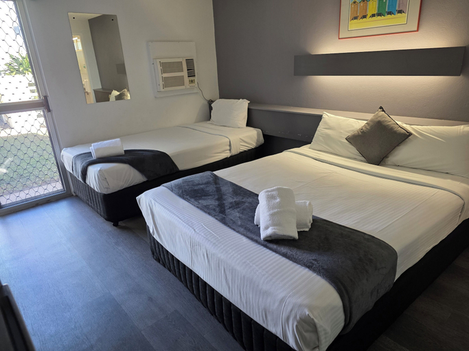 Bedroom 3, Emerald Central Hotel, Emerald
