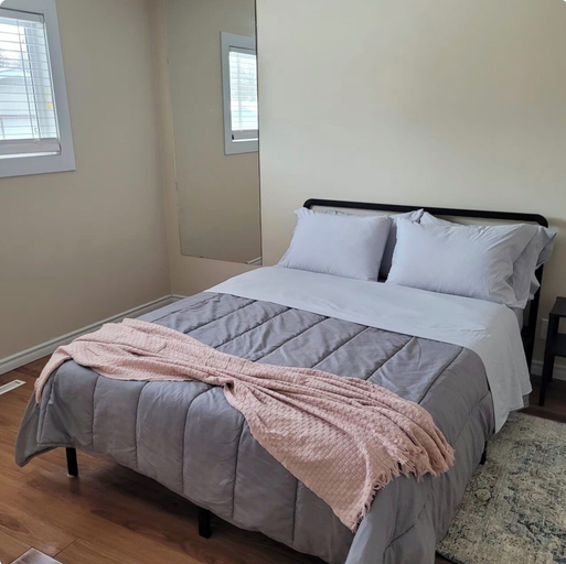 Room 4, Gorgeous Beacon Heights 2 Bedrooms Apartment, Division No. 11