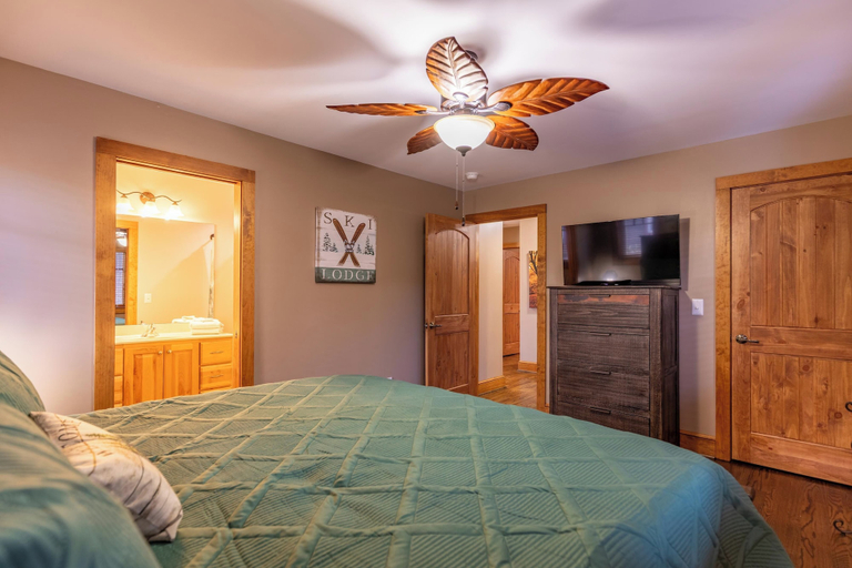 Interior 3, Mayway Retreat at Echota, Watauga